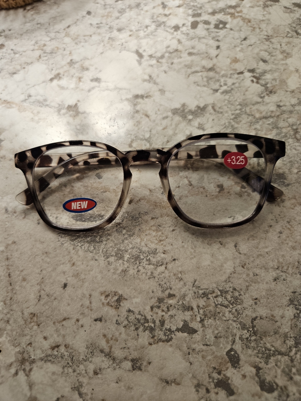 Reading Glasses - Tortoiseshell Pattern +3.25